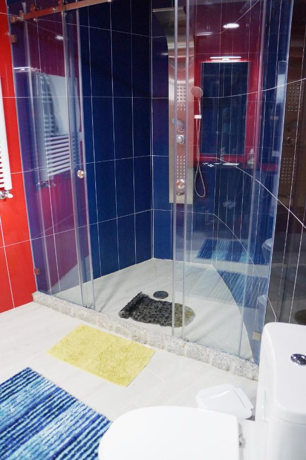 Casinha Bonecas - Casa Com Piscina Privada
