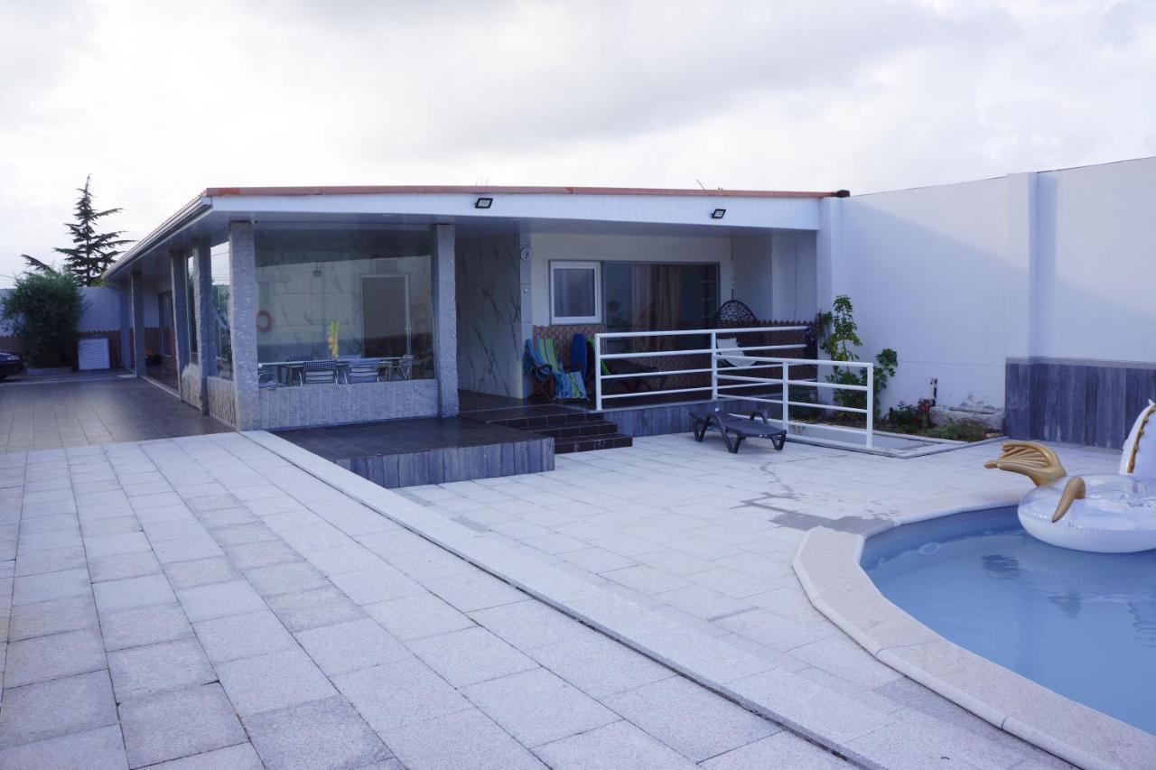 Casinha Bonecas - Casa Com Piscina Privada