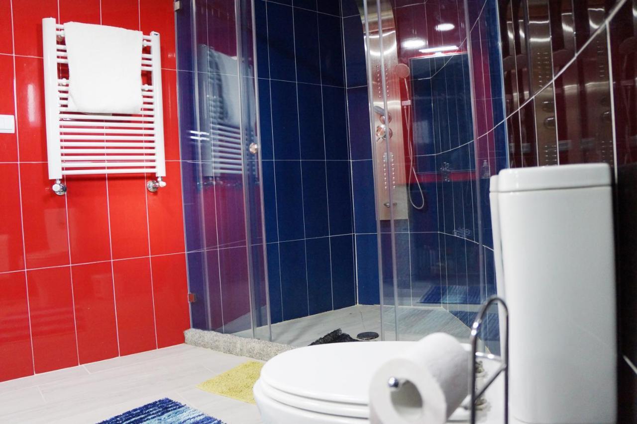 Casinha Bonecas - Casa Com Piscina Privada *