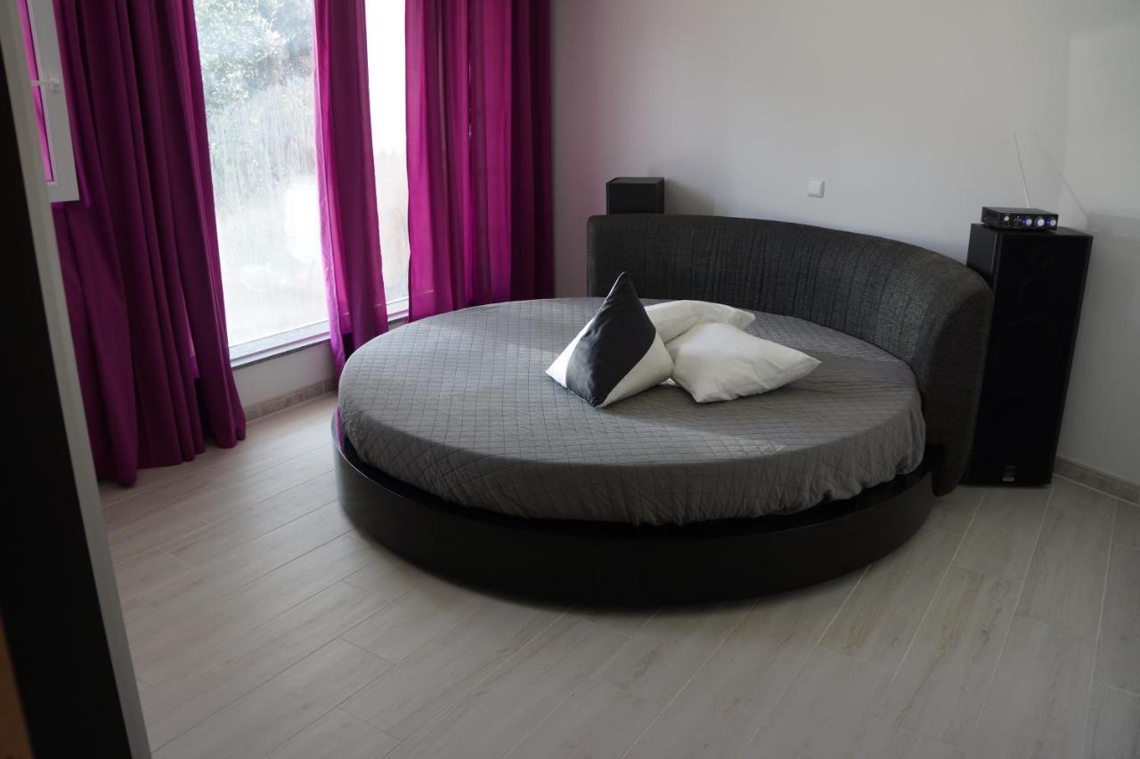 Casinha Bonecas - Casa Com Piscina Privada *